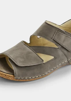 Sandale mit verstellbarem Klettriemen