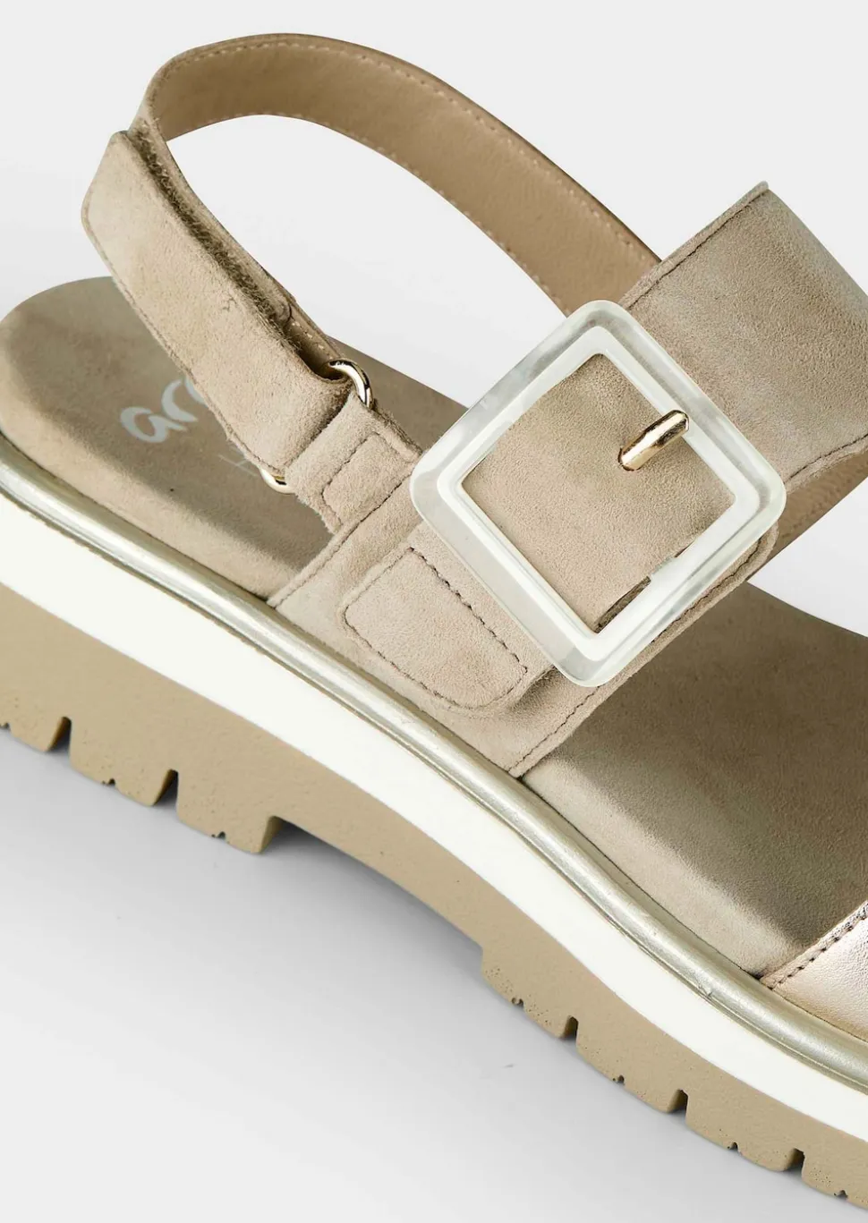 Sandalen mit dekorativer Zierschließe
