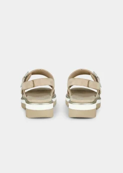Sandalen mit dekorativer Zierschließe