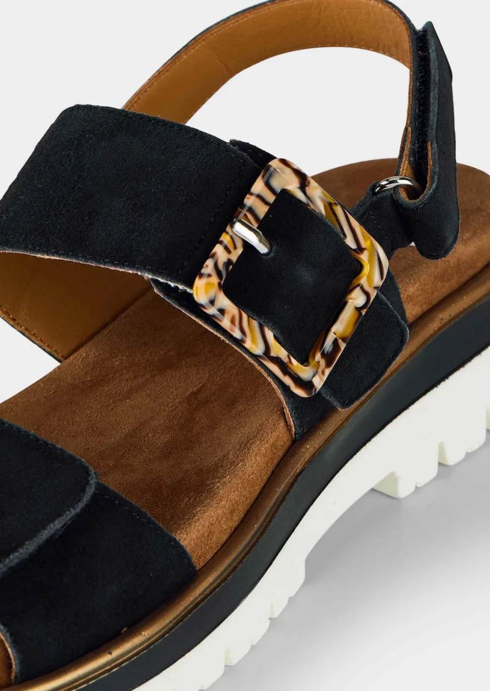 Sandalen mit dekorativer Zierschließe