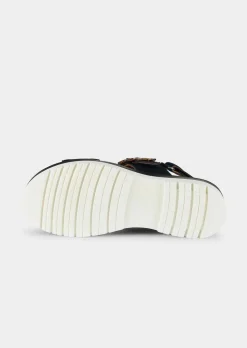 Sandalen mit dekorativer Zierschließe