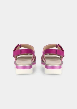 Sandalen mit dekorativer Zierschließe