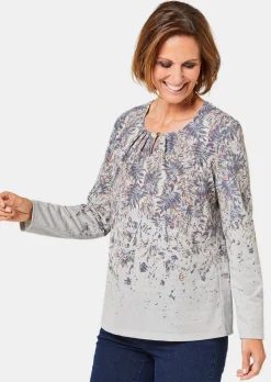 Schönes Druckshirt mit aufwendigem Ausschnitt