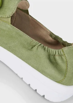 Slipper mit modischer Verzierung