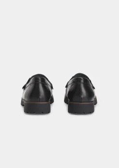 Slipper mit modischer Verzierung