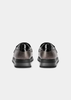 Slipper mit modischer Verzierung