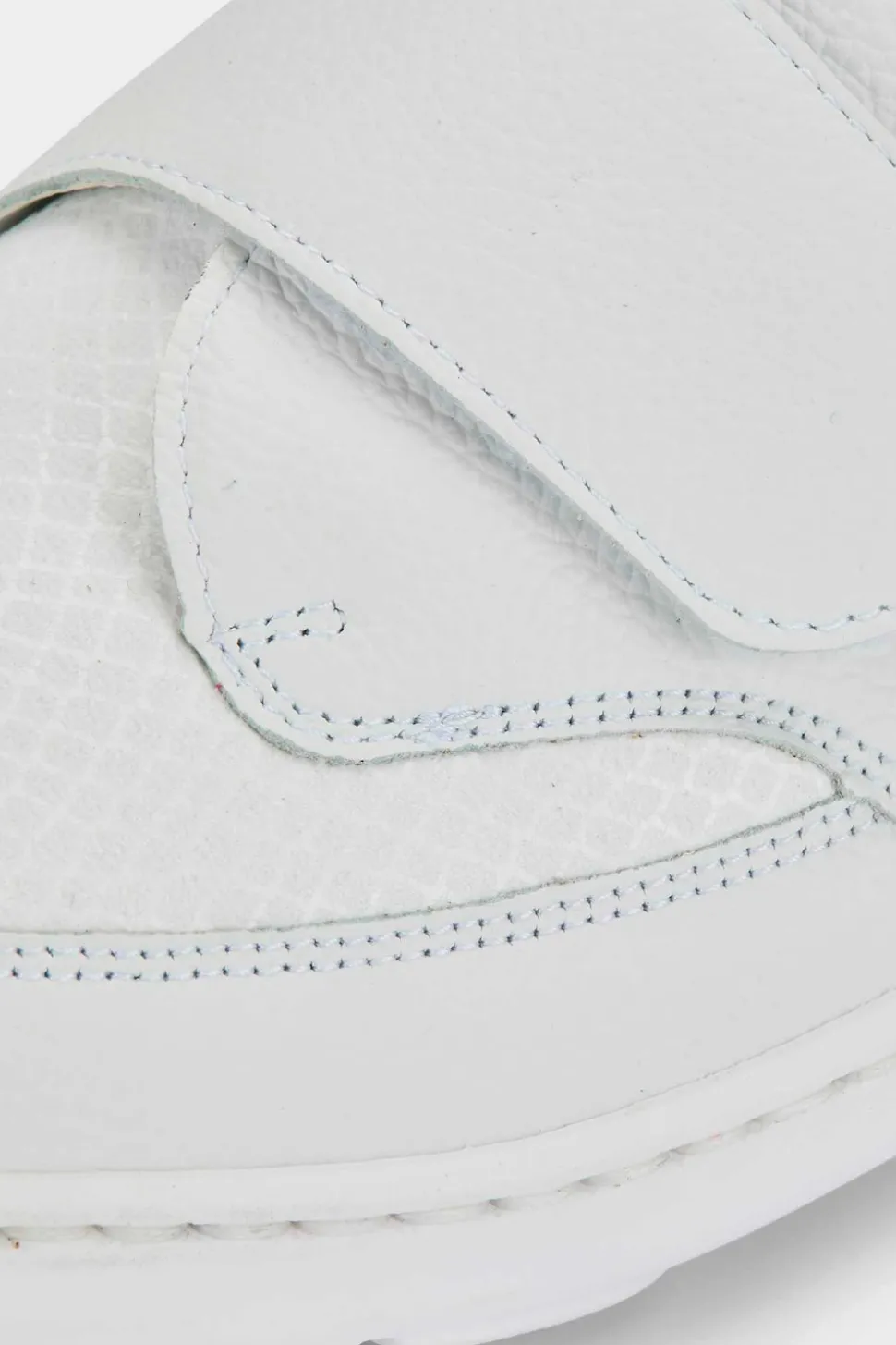 Slipper mit verstellbarem Klettverschluss