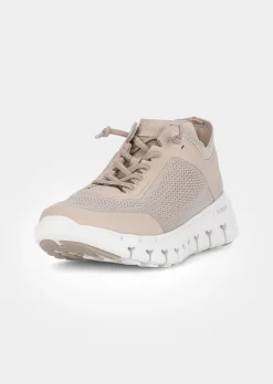 Sneaker aus atmungsaktivem Mesh
