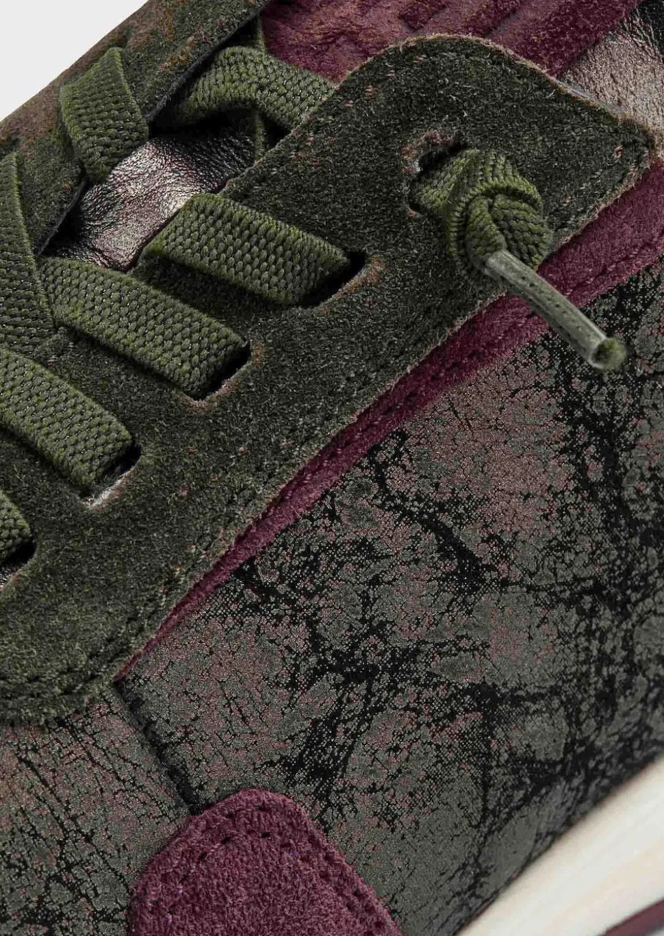 Sneaker aus Leder mit Folienprint