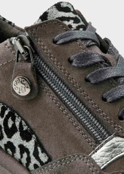 Sneaker aus Wildleder