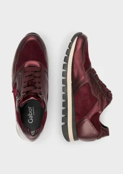 Sneaker im Metallic-Look