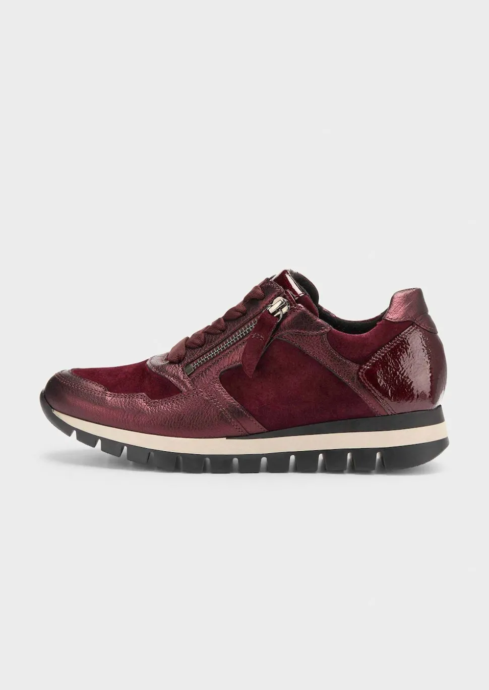 Sneaker im Metallic-Look