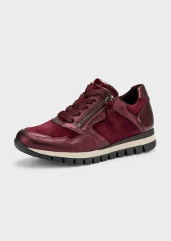 Sneaker im Metallic-Look