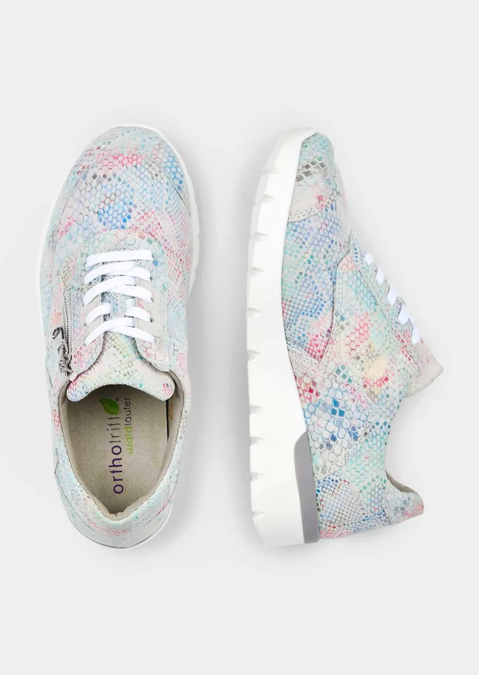 Sneaker mit femininem Foliendruck