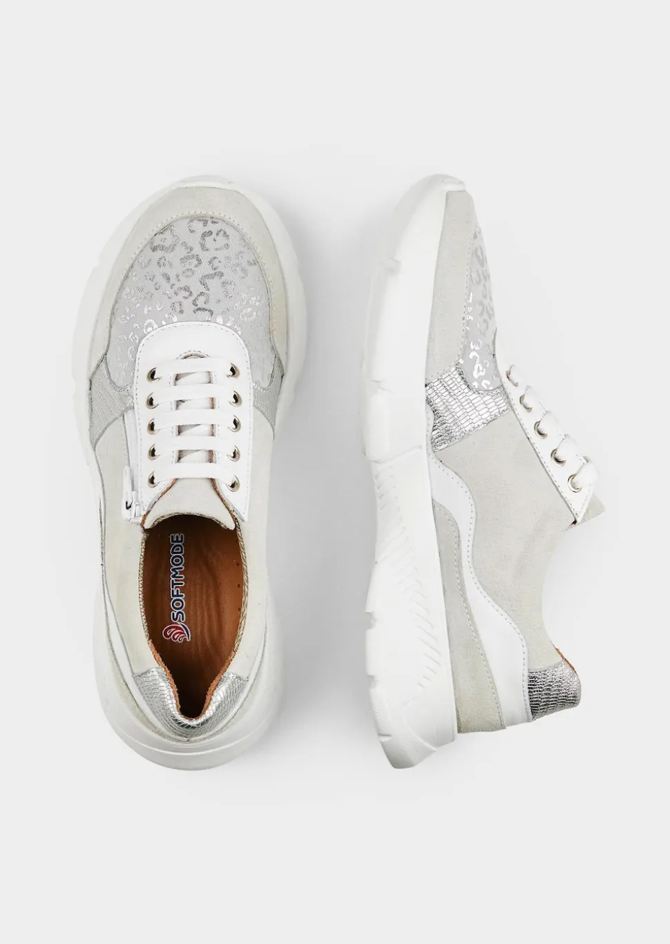 Sneaker mit Glanzdetails