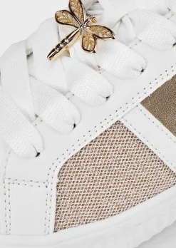 Sneaker mit Glanzelementen