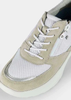 Sneaker mit herausnehmbarem Fußbett