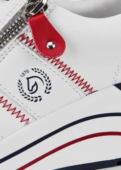 Sneaker mit leicht erhöhtem Keilabsatz