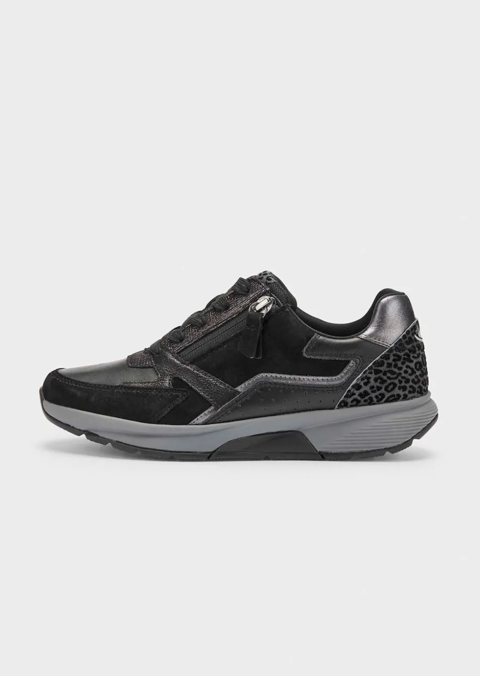 Sneaker mit Mesh-Futter