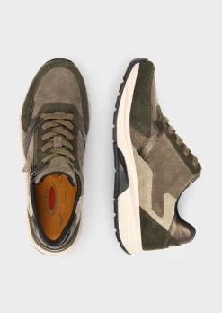 Sneaker mit Mesh-Futter