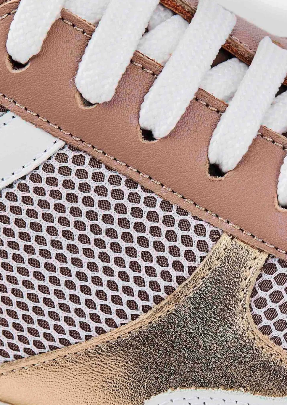 Sneaker mit Netzeinsatz