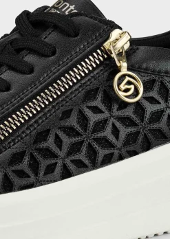 Sneaker mit seitlichen Ornamenten