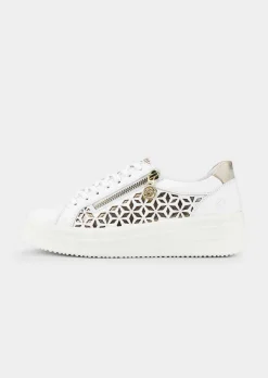 Sneaker mit seitlichen Ornamenten