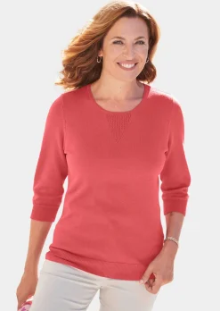 Sommerlicher Strickpullover mit Ajourmuster