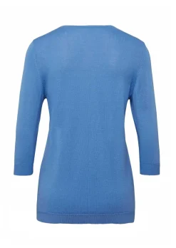 Sommerlicher Strickpullover mit Ajourmuster