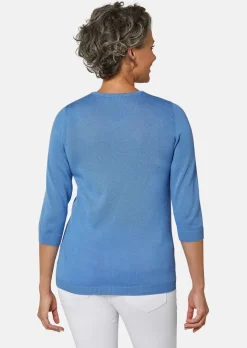 Sommerlicher Strickpullover mit Ajourmuster