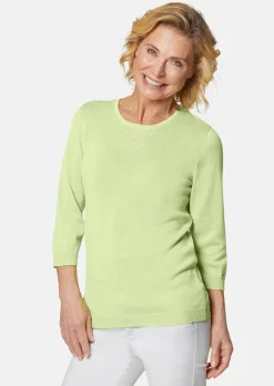 Sommerlicher Strickpullover mit Ajourmuster