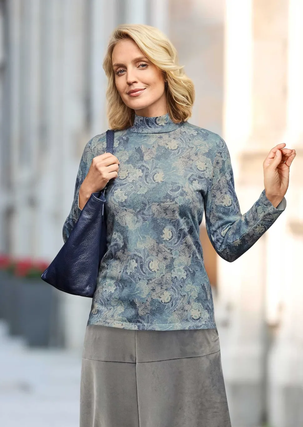 Stehbundpullover mit farbharmonischem Druck