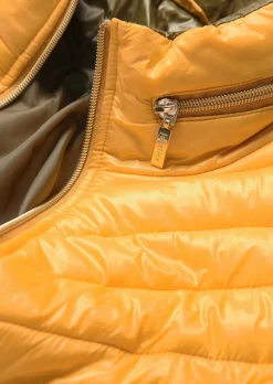 Steppjacke in figurschmeichelnder Optik