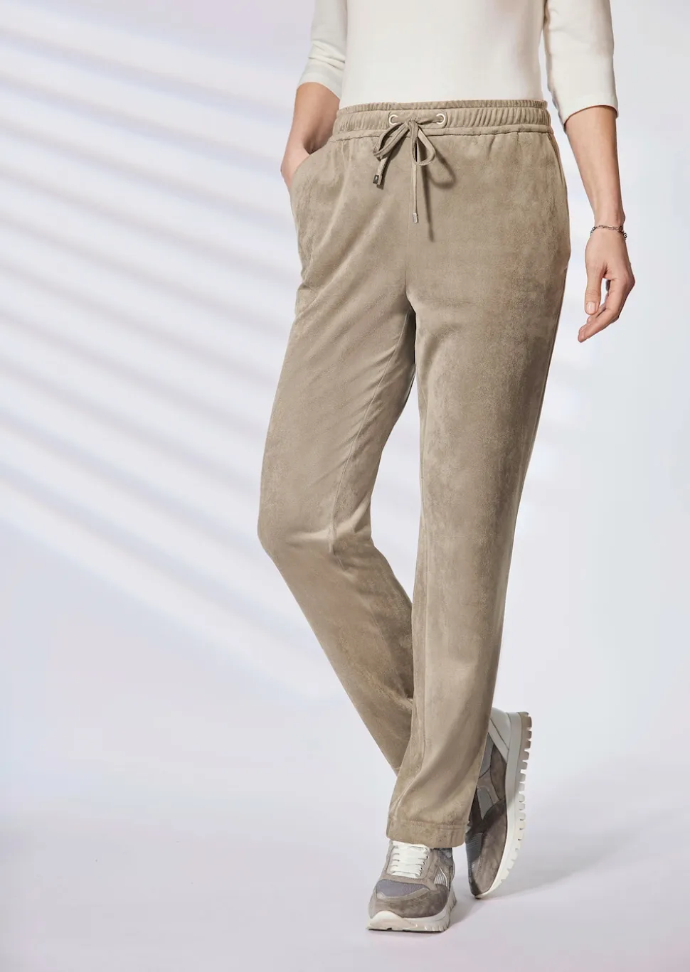 Stretch Hose SARA in Veloursleder-Optik