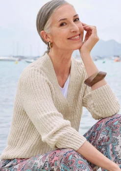 Strickjacke aus Multicolor-Bändchengarn