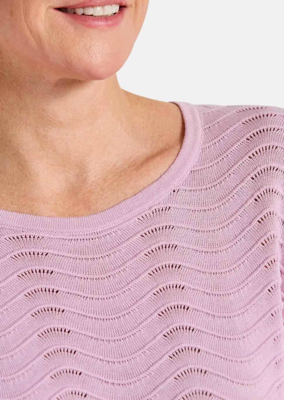 Strickpullover mit Wellenstruktur