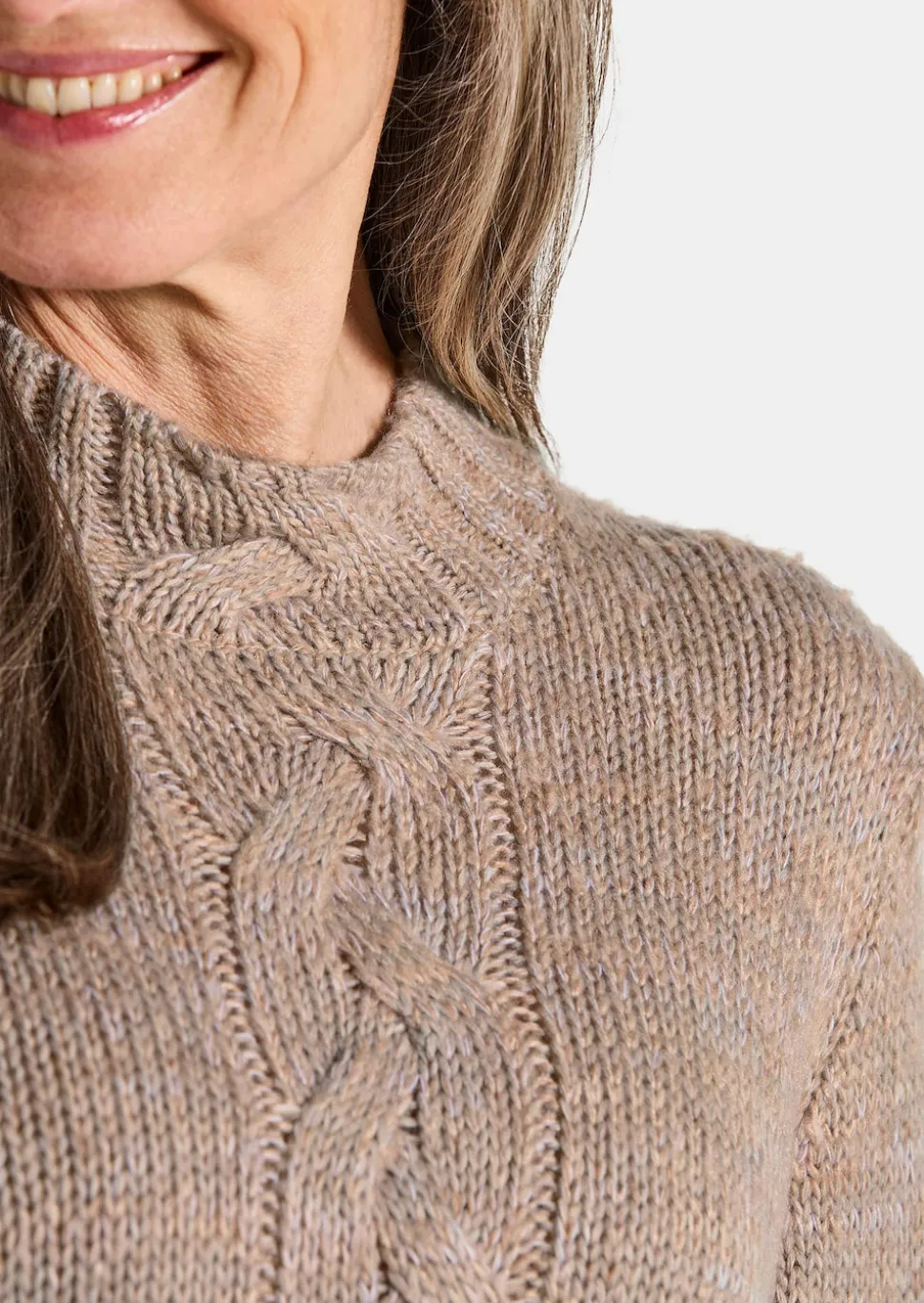 Strickpullover mit Zopfstrick