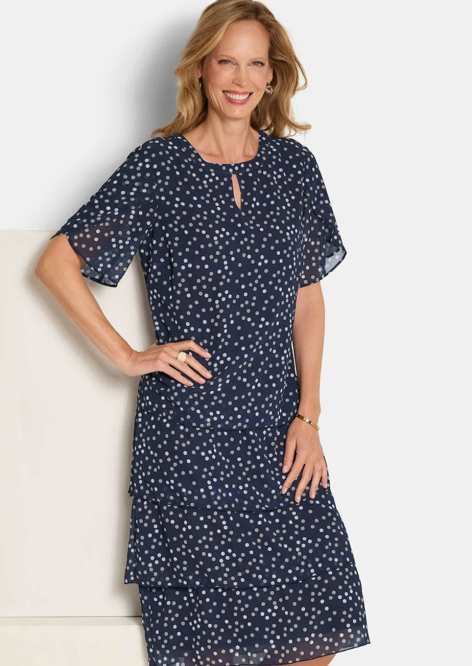 Stufenkleid mit Tupfen