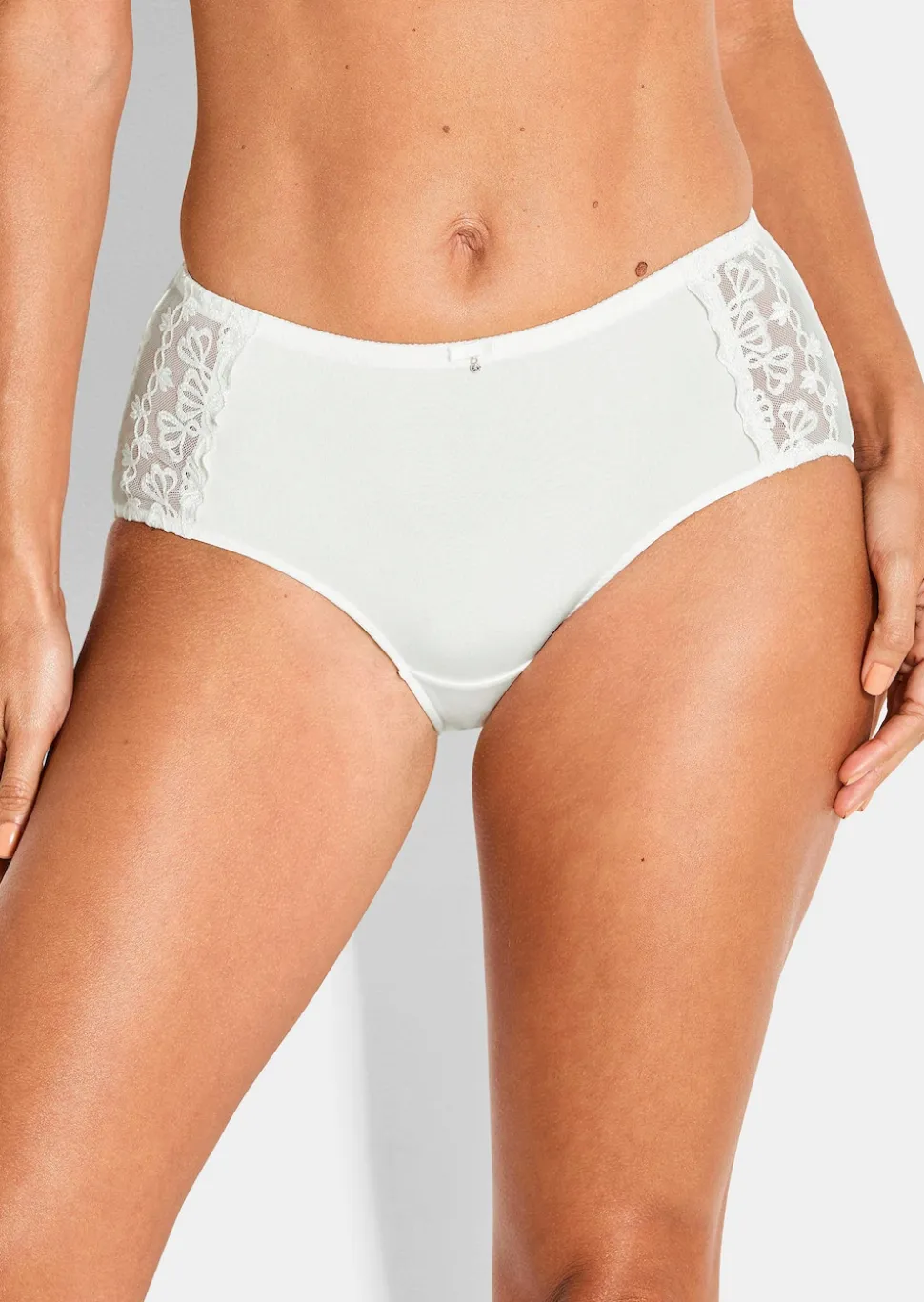 Taillenslip mit edler Stickerei