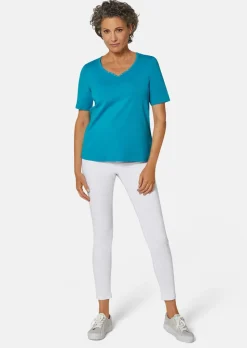 T-Shirt mit charmantem Ausschnitt und Schmucksteinchen