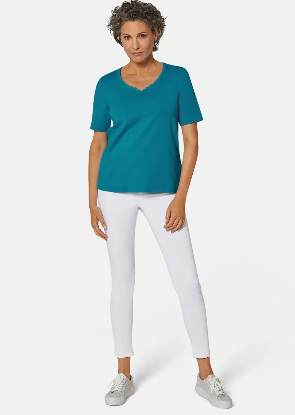 T-Shirt mit charmantem Ausschnitt und Schmucksteinchen