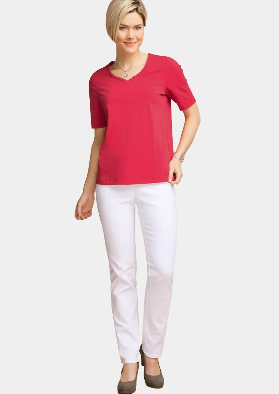 T-Shirt mit charmantem Ausschnitt und Schmucksteinchen