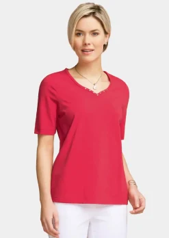 T-Shirt mit charmantem Ausschnitt und Schmucksteinchen