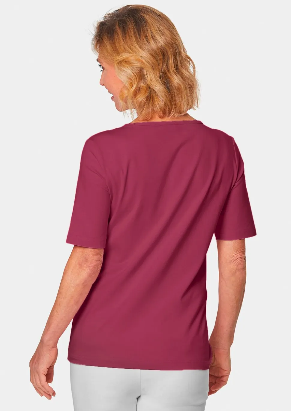 T-Shirt mit charmantem Ausschnitt und Schmucksteinchen
