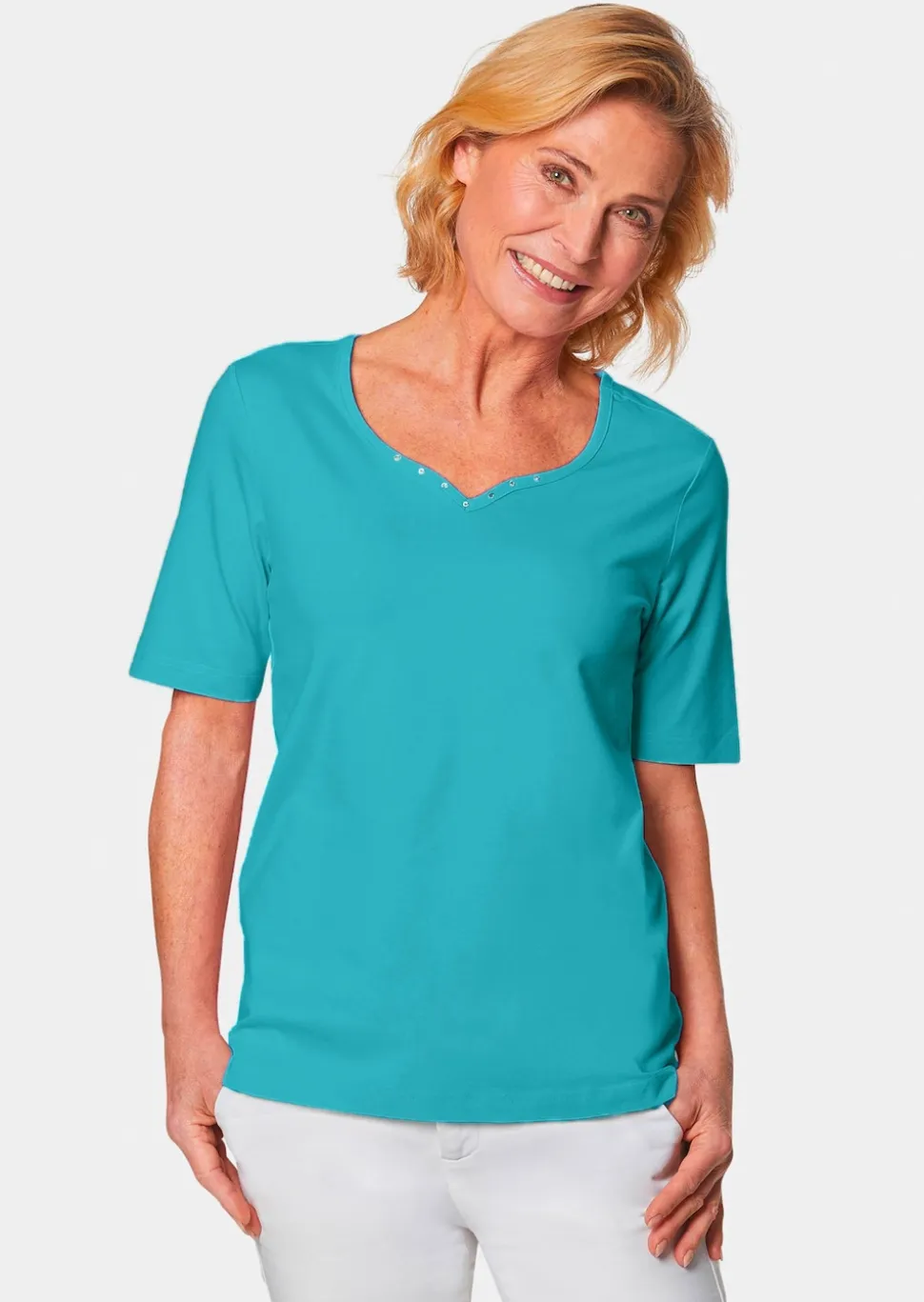 T-Shirt mit charmantem Ausschnitt und Schmucksteinchen