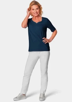 T-Shirt mit charmantem Ausschnitt und Schmucksteinchen