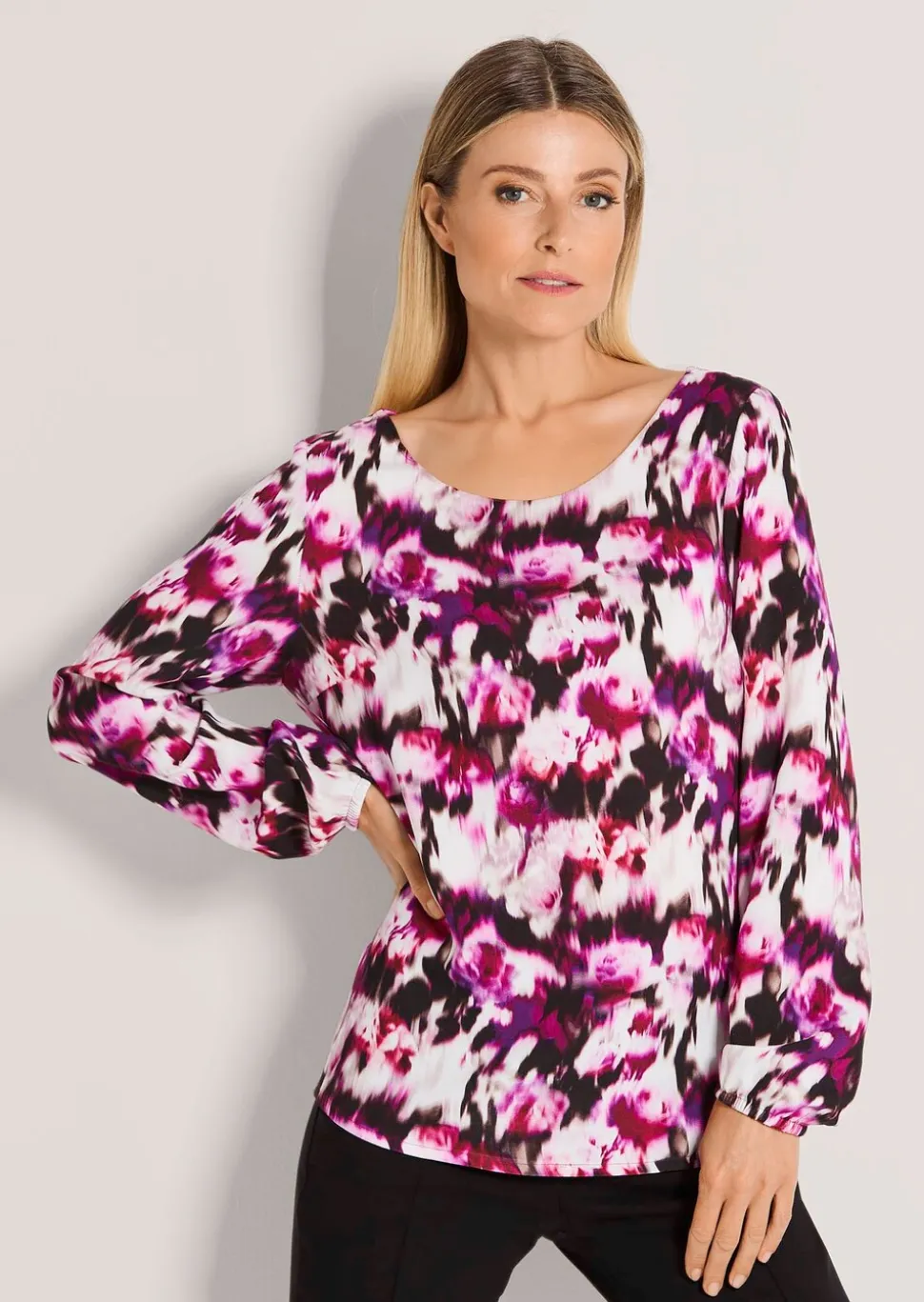 Viskose-Bluse mit Rundhalsausschnitt