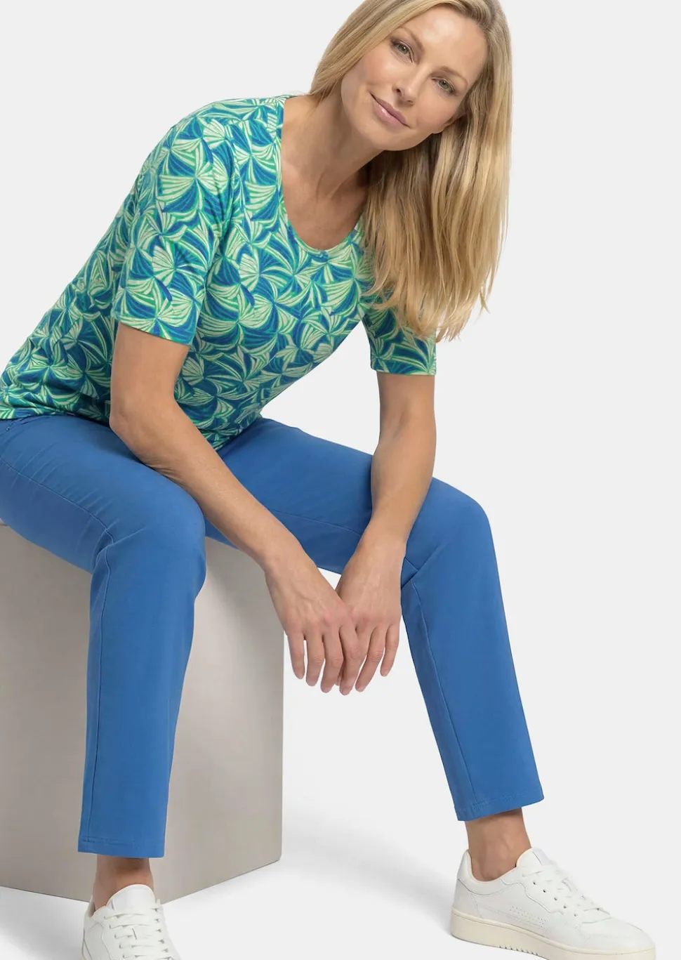 Viskoseshirt mit Blättermuster