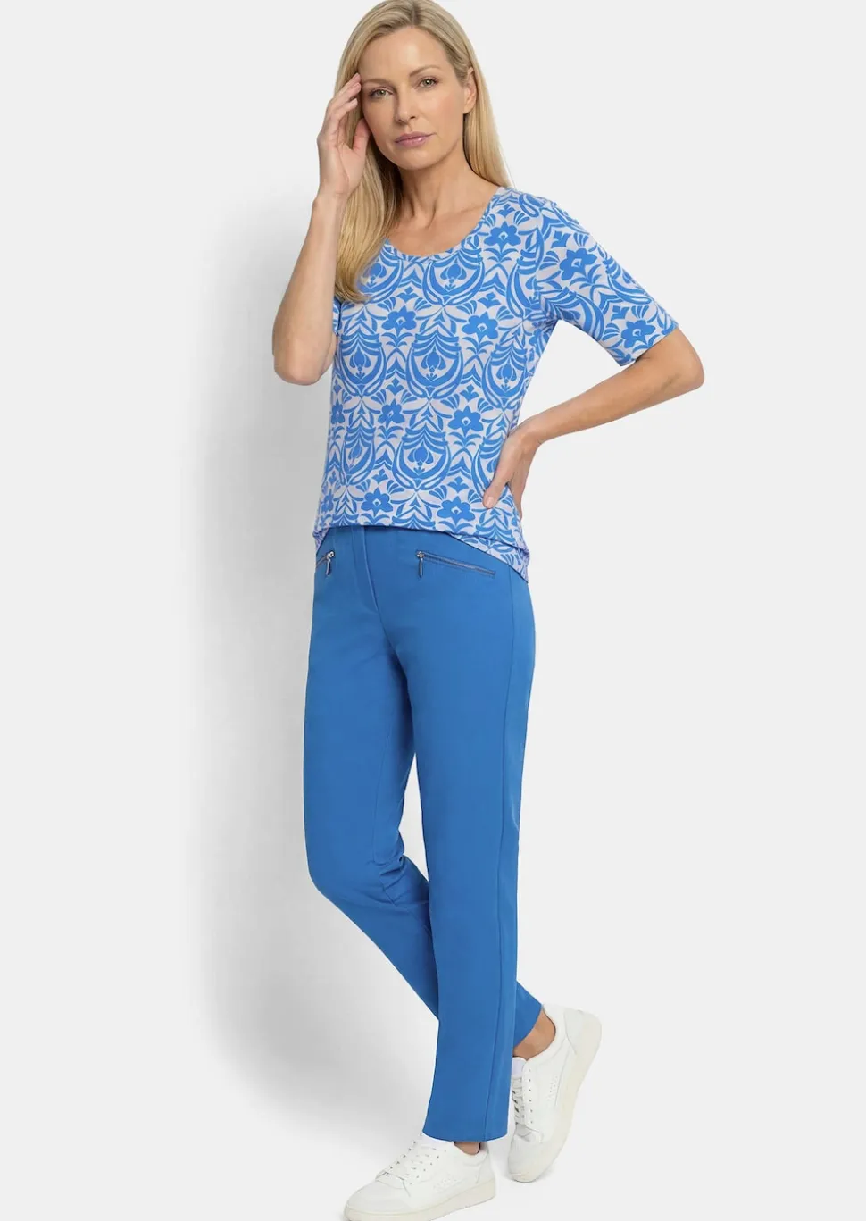 Viskoseshirt mit femininem Ornamentmuster