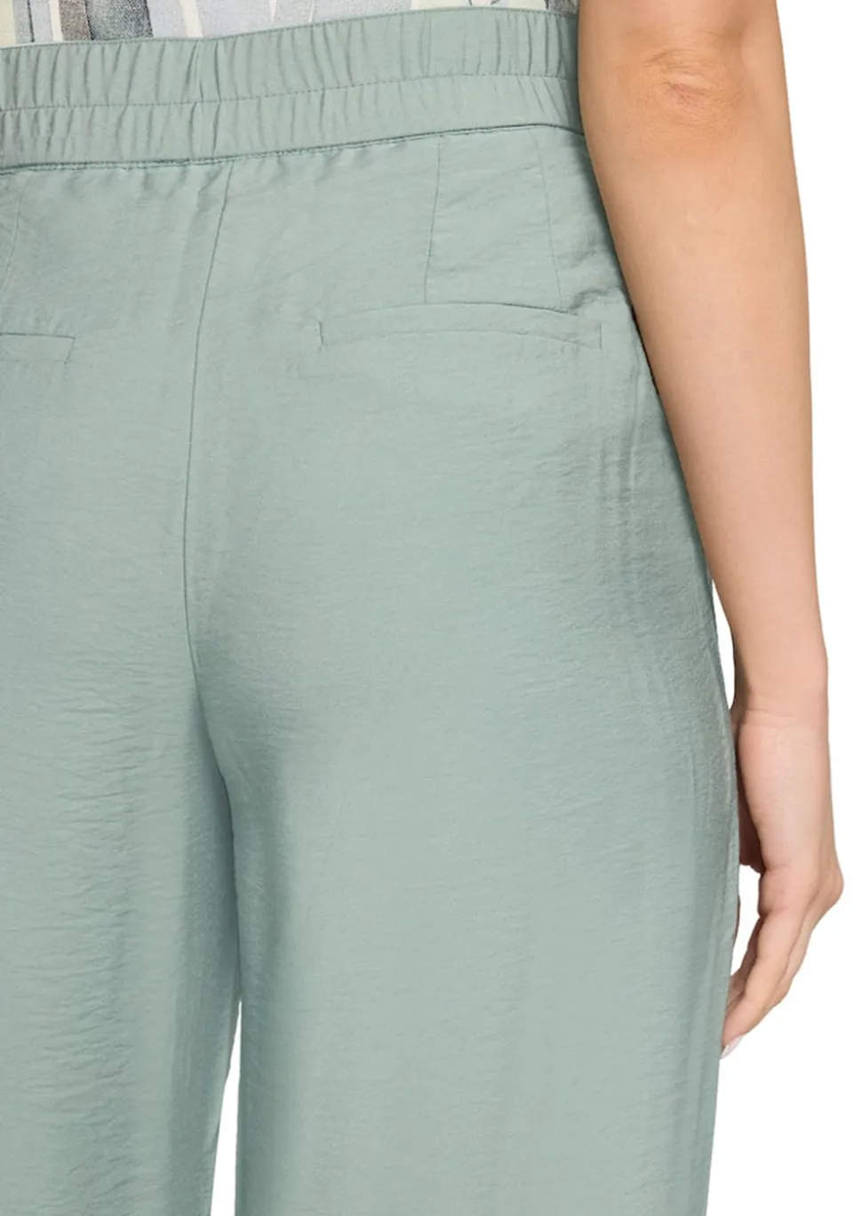 Weite Hose aus schimmernder Viskose